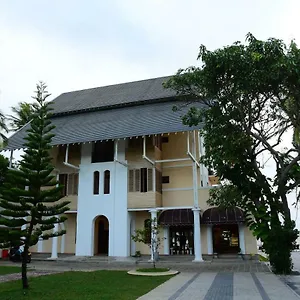 Leaf On Lagoon Hotel